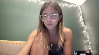 [Chaturbate] Oliviahansleyy Caresses In Full Pvt 20-May-2024