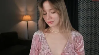 [Chaturbate] Warmfuzzyfeeling 30-July-2024 Thin Long-Legged Beauty